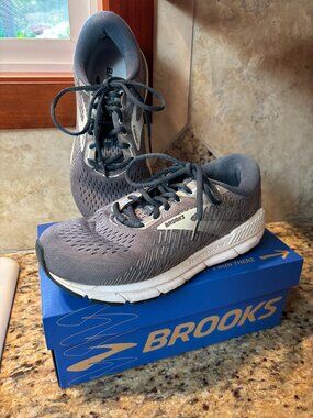 Brooks Addiction GTS 15 Women's Size 8 (Wide) Gray Athletic Shoes